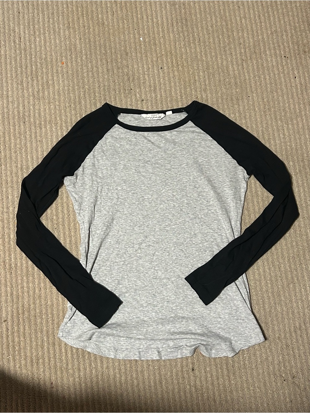 Women's Gray and Black Long-Sleeve Top